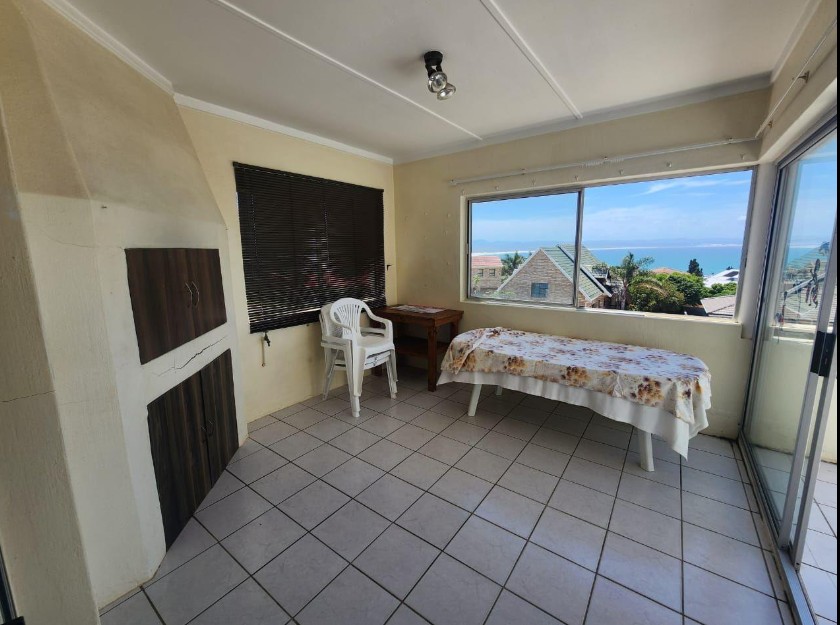 5 Bedroom Property for Sale in Wavecrest Eastern Cape